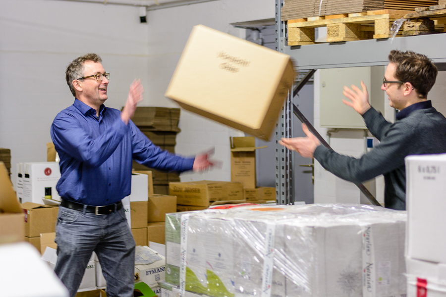 Novarc Images/Nico Stengert UPS Pakete in Jena bei Wein-erlesen abgeben und abholen. UPS Access Point Jena Lichtenhainer Str. 6