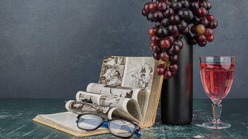 Buch, Brille, Weinglas Buchvorstellung und Weinverkostung in unserem Weinlager in Jena