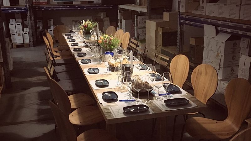 Unsere Verkostungstafel im Weinlager von Wein-erlesen